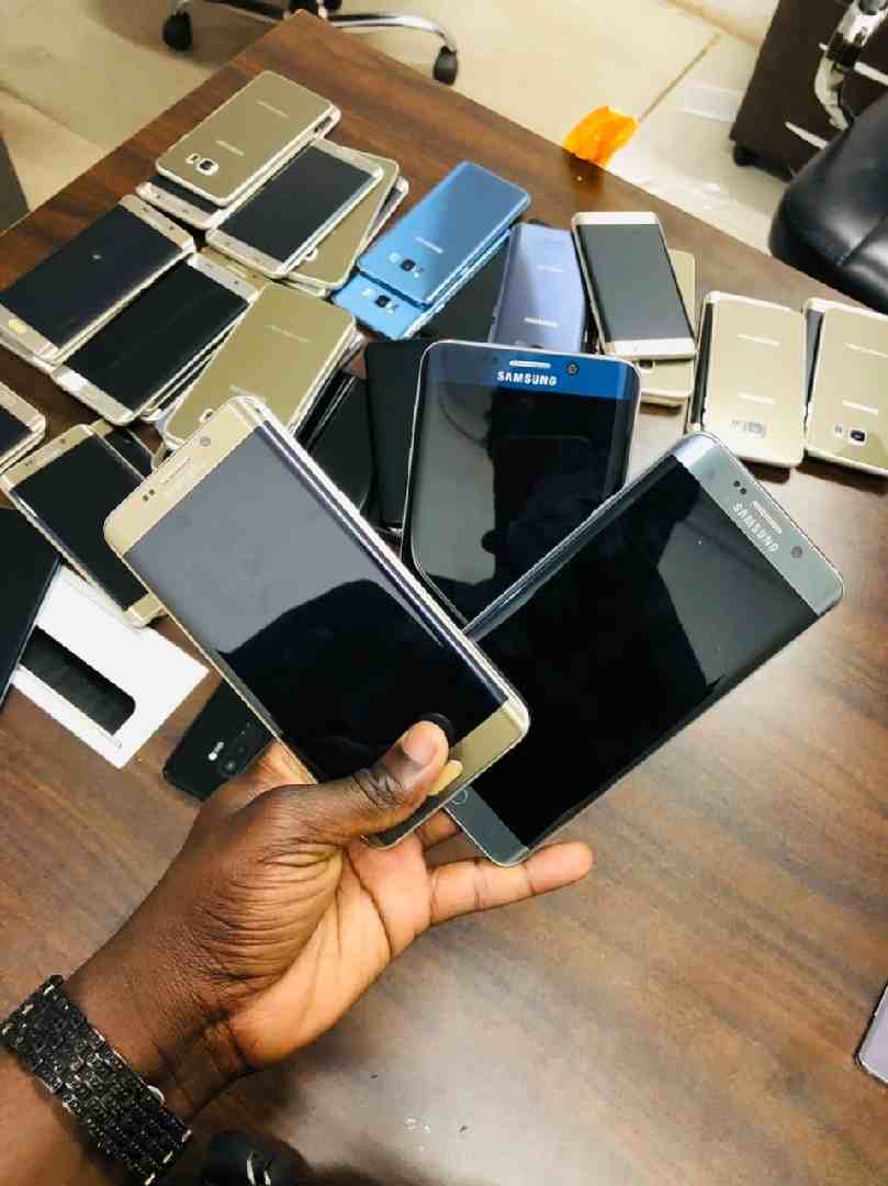 sumsung phones,,(sumsung 6 and sumsung 8)